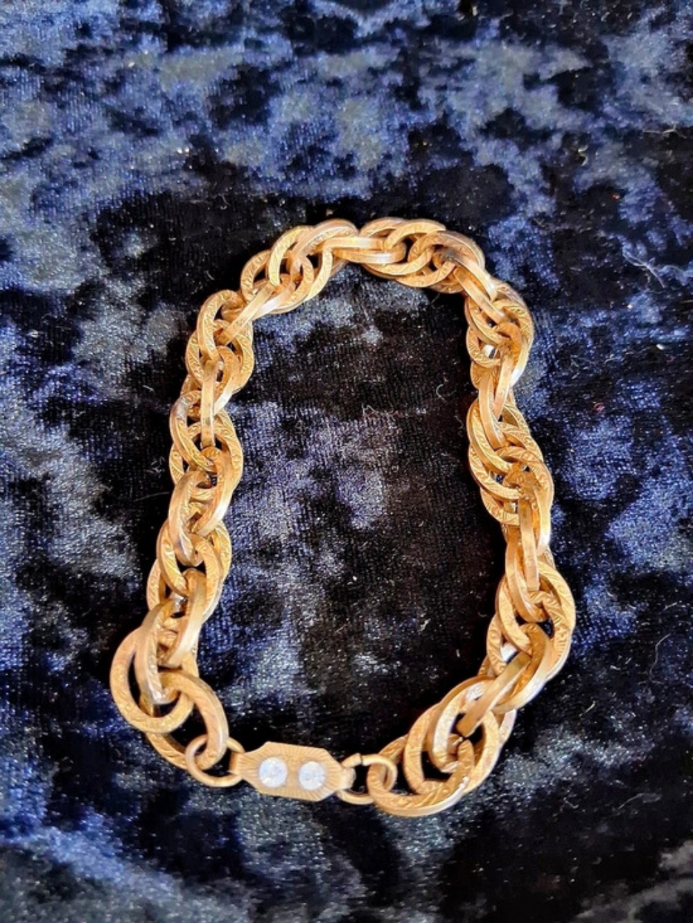 Vintage Gold-Tone Textured Link Bracelet. 7.5 In Long.